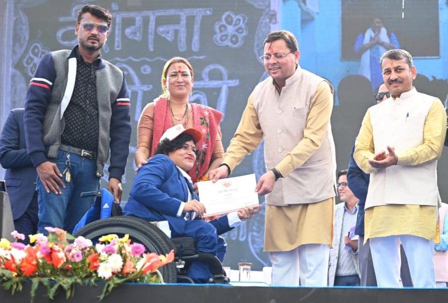 सीएम पुष्कर सिंह धामी ने ईजा- बैंणी महोत्सव में महिलाओं को किया सम्मानित