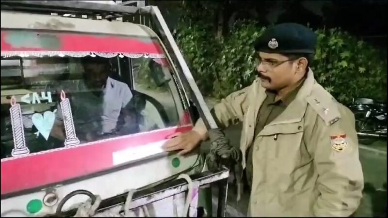 वाहनों को रोक कर रिफलेक्टर टेप क्यों लगा रही ट्रैफिक पुलिस, जानिए कारण