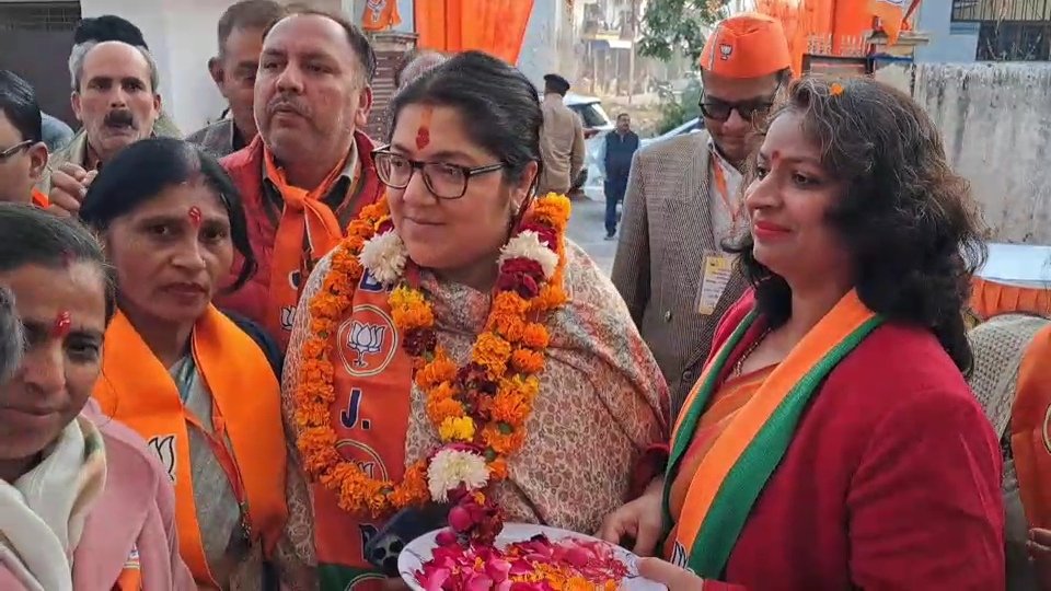 संसद में हार की खीज निकाल रहे विपक्ष के नेता : लॉकेट चैटर्जी