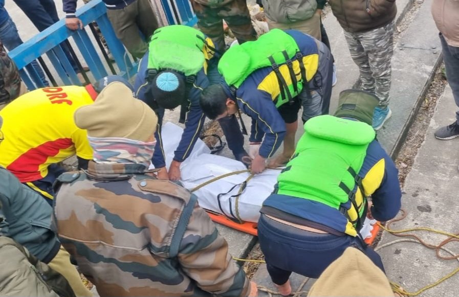 चार दिन बाद मिला फॉरेस्ट वार्डन का शव, हादसे का सनसनीखेज वीडियो भी आया सामने