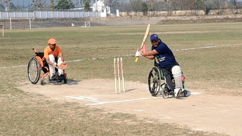 क्रिकेट के मैदान में दिव्यांग खिलाड़ियों ने खूब जड़े चौके छक्के, जानिए खास मैच के बारे में