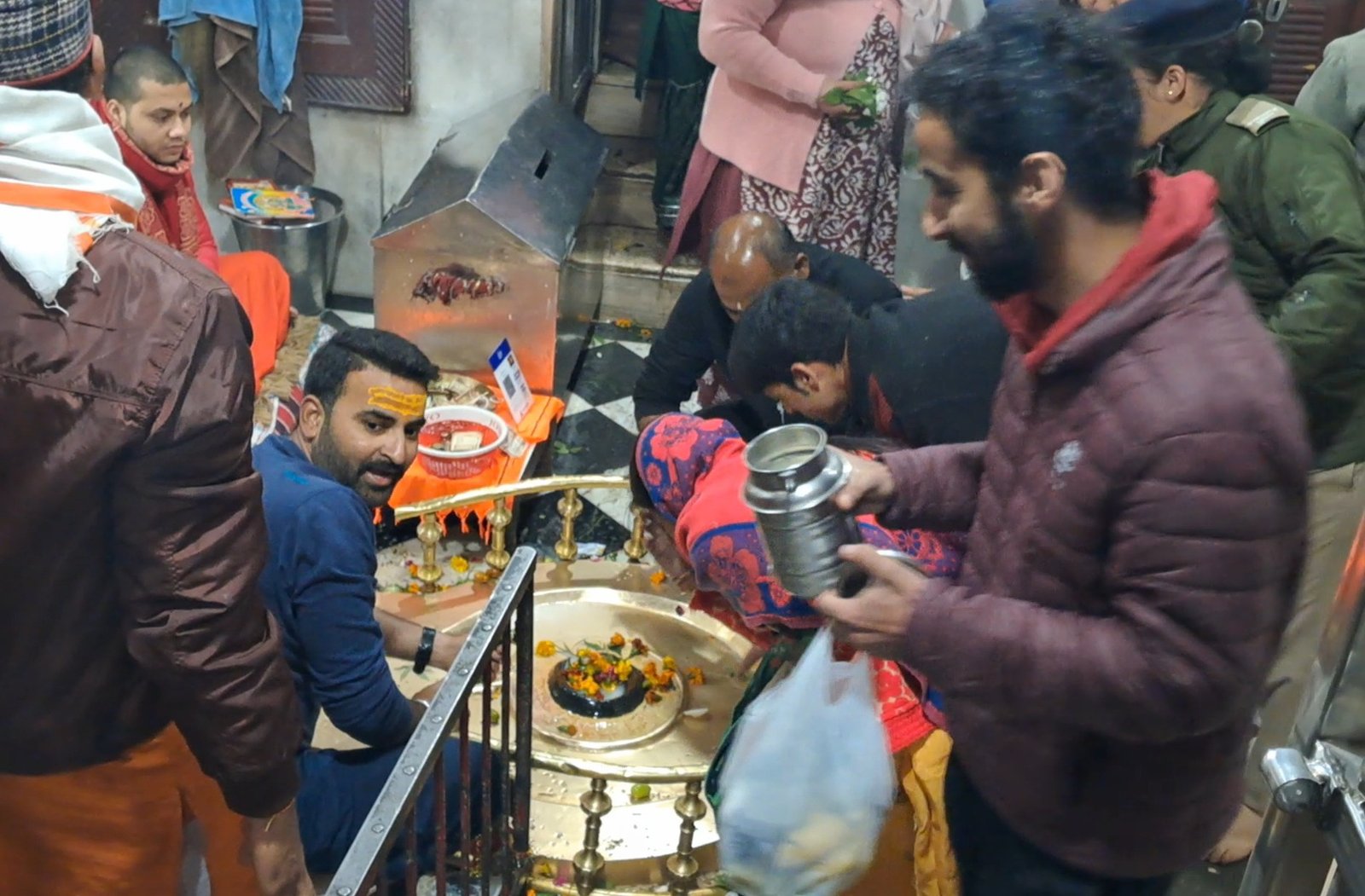 महाशिवरात्रि पर हर तरफ गूंज रही बम बम