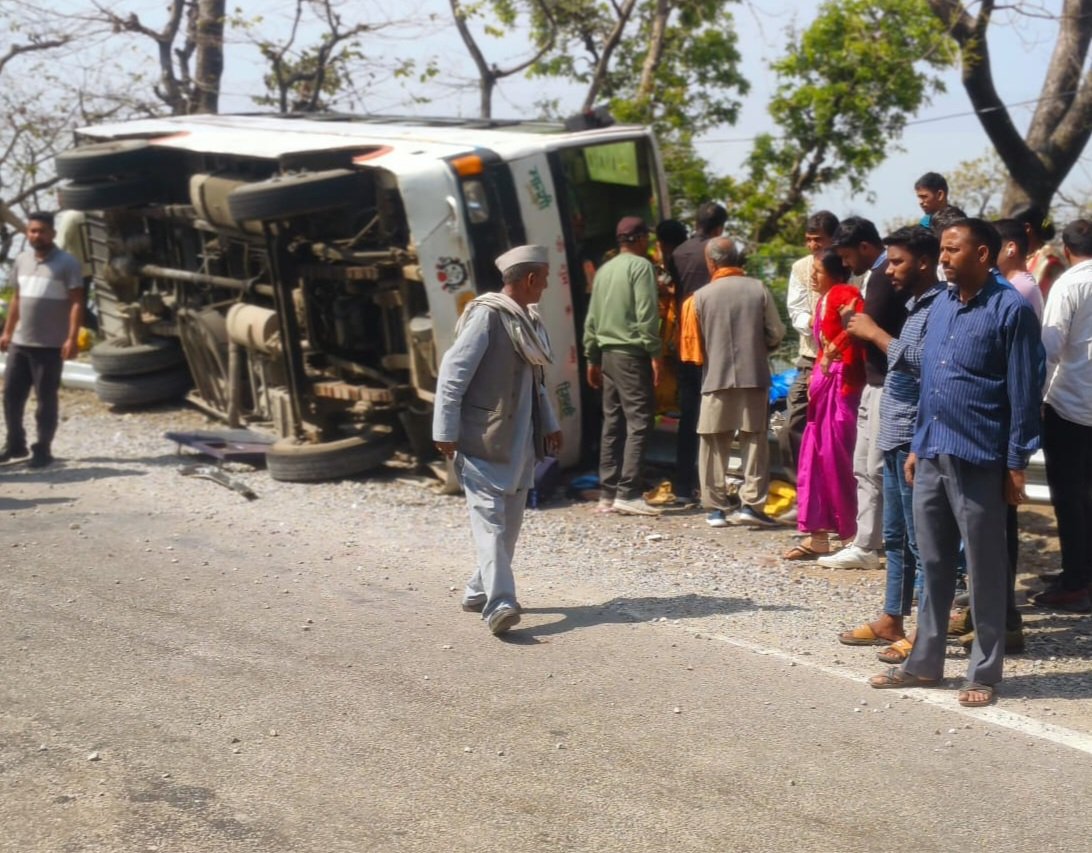 चंबा जा रही जीएमओयू की बस अनियंत्रित होकर पलटी, जानिए कहां कहां हुआ हादसा