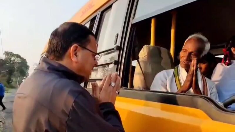 मॉर्निंग वॉक पर निकले सीएम ने लोगों को कही राम-राम