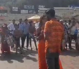 हर की पैड़ी पर युवक-युवती की अश्लील हरकतें, सोशल मीडिया के लिए बना रहे थे रील