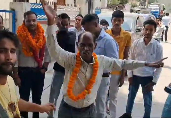 बेटे के जज बनने की खुशी में खूब नाचे पिता, कहा आज पूरा हुआ सपना
