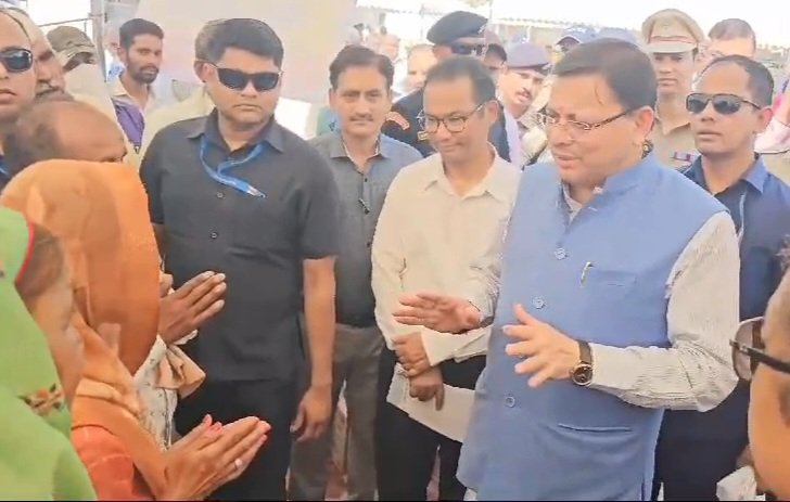 मुख्यमंत्री ने किया चारधाम यात्रा रजिस्ट्रेशन सेंटर का औचक निरीक्षण, श्रद्धालुओं से बातचीत भी की
