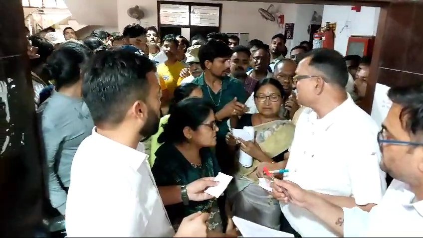 बिना रजिस्ट्रेशन के हरिद्वार में फंसे हजारों श्रद्धालुओं को प्रशासन ने भेजा चार धाम