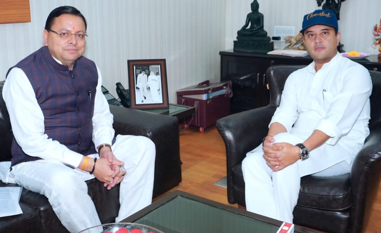संचार मंत्री से मिले सीएम, सीमांत इलाकों में इंटरनेट कनेक्टिविटी के लिए टावर लगाने का अनुरोध