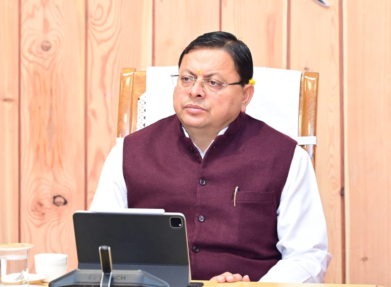 धामी सरकार की कैबिनेट मीटिंग में कई महत्वपूर्ण प्रस्तावों पर लगी मुहर