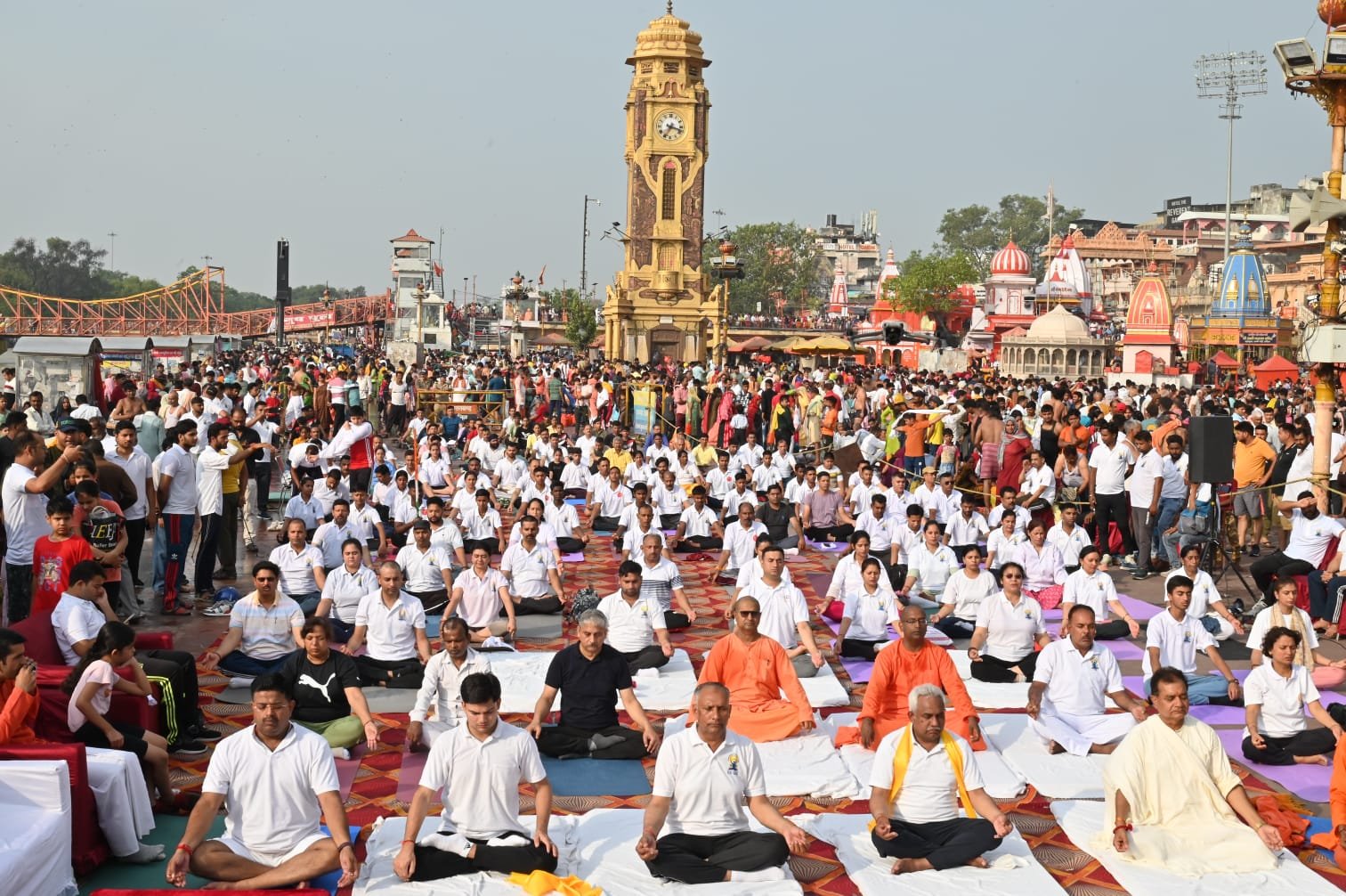 योग दिवस पर हर की पैड़ी पर भी बही योग की गंगा