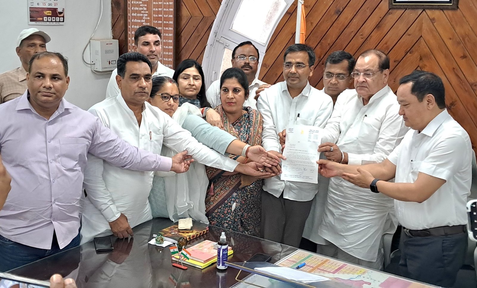 कांग्रेस का आरोप: शांतरशाह प्रकरण के आरोपी को संरक्षण दे रही सरकार, डीएम को ज्ञापन सौंपा कर दी ये चेतावनी