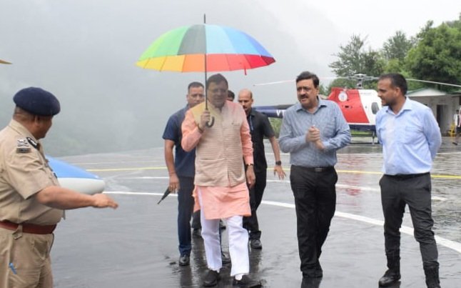 आपदा क्षेत्र का जायजा लेने रुद्रप्रयाग पहुंचे मुख्यमंत्री, प्रभावित इलाके का किया हवाई सर्वेक्षण