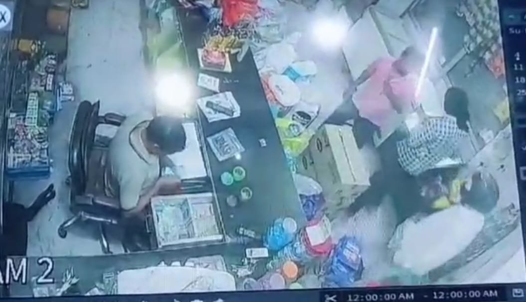नकाबपोश लुटेरों ने परचून की दुकान पर बोला धावा, गोल्ड चैन और कैश लूटकर फरार