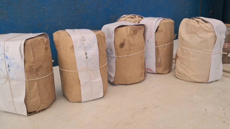 फूड सेफ्टी डिपार्टमेंट ने छापा मारकर देरी से भरे घी के सैंपल