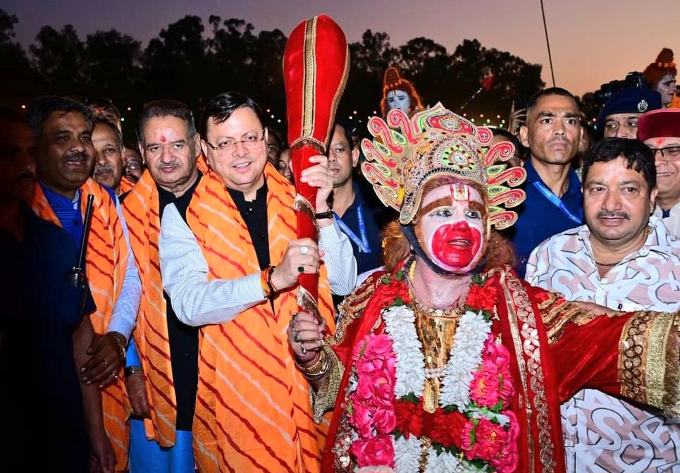 मुख्यमंत्री ने परेड ग्राउंड में दशहरा महोत्सव में किया प्रतिभाग