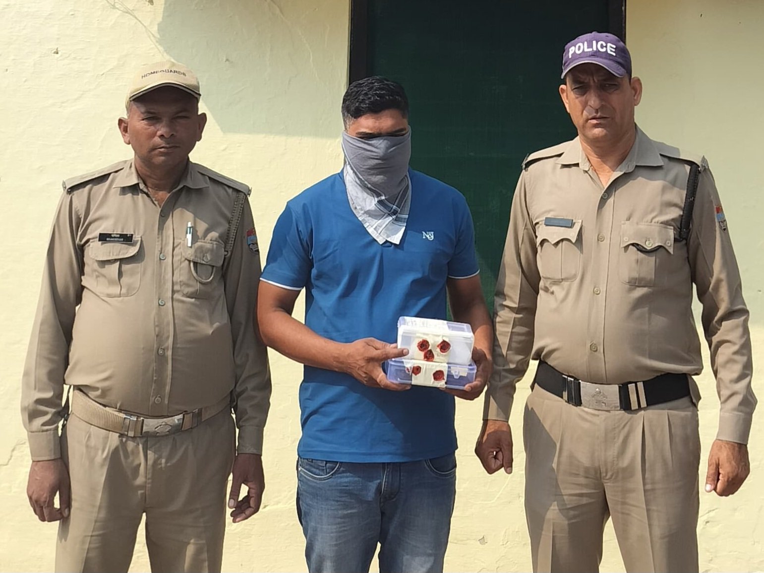 पुलिस ने पकड़ा नशे का सौदागर, दो करोड़ की MDMA ड्रग्स बरामद