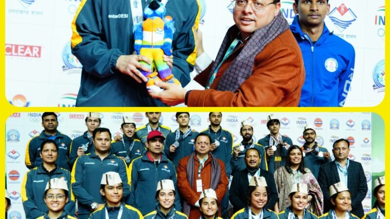 बैडमिंटन मैच देखने पहुंचे मुख्यमंत्री, खिलाड़ियों को पहनाए मेडल