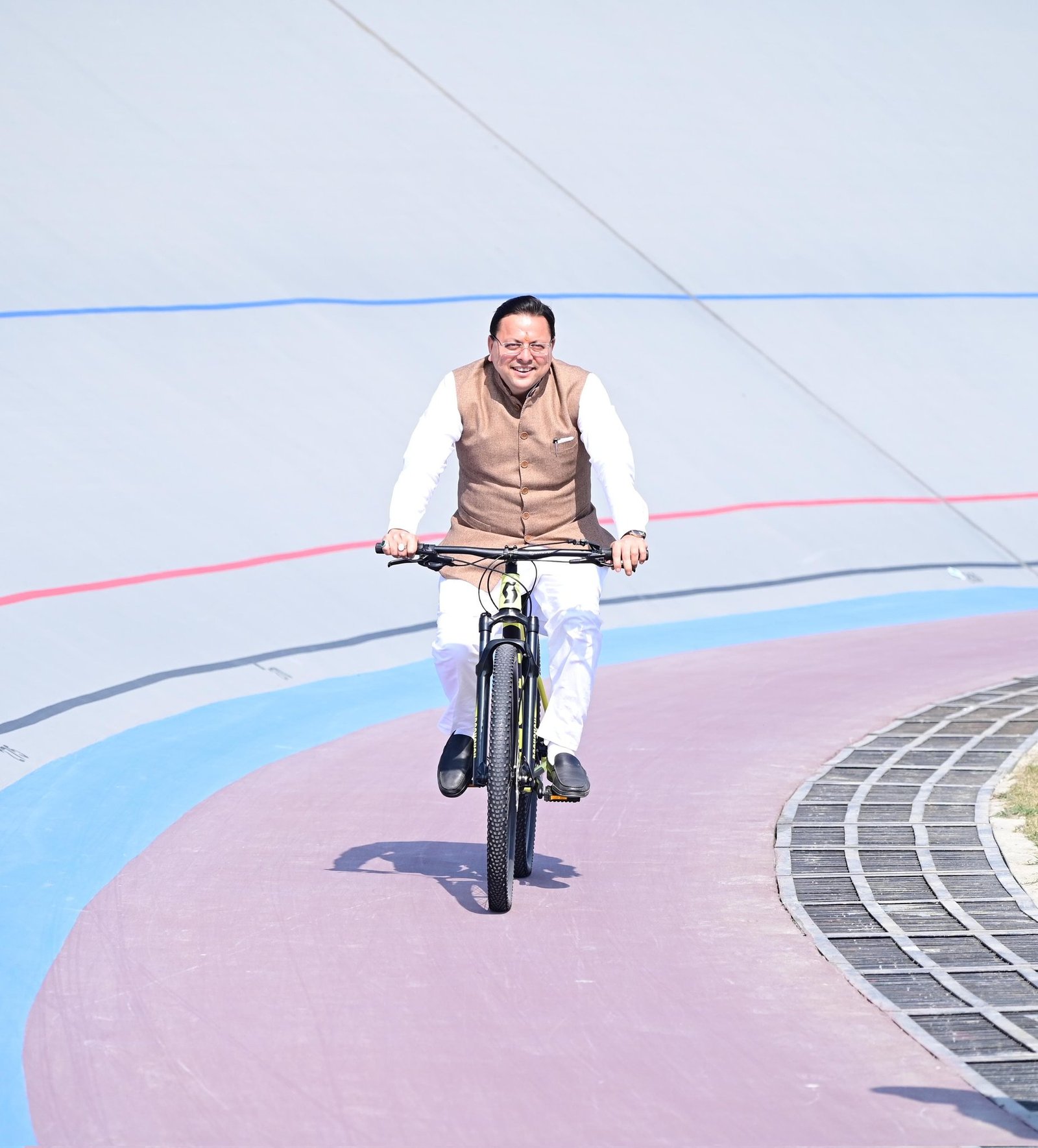 मुख्यमंत्री ने साइकिल चलाकर दिया फिट रहने का संदेश
