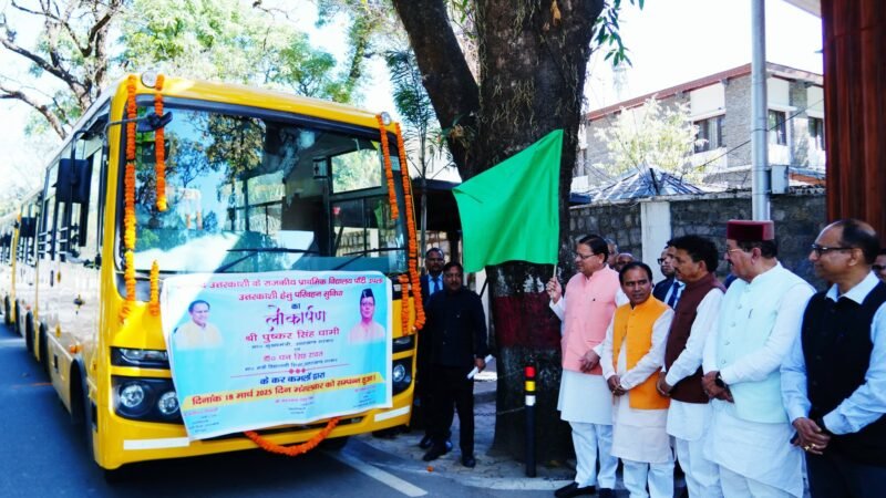 क्लस्टर विद्यालयों में परिवहन सुविधा के लिए 15 बसों को मुख्यमंत्री से दिखाई हरी झंडी