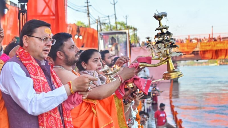रुड़की पहुंचे मुख्यमंत्री, गंगा आरती में हुए शामिल
