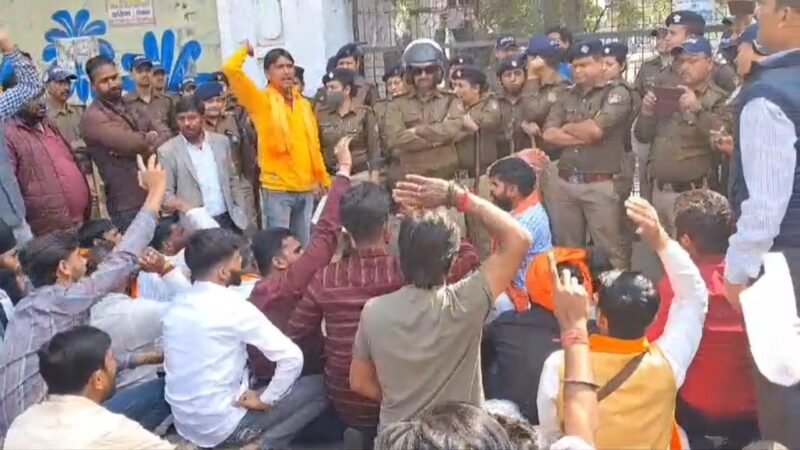 इस कॉलेज में रोजा इफ्तार पार्टी पर हुआ हंगामा, जानिए मामला