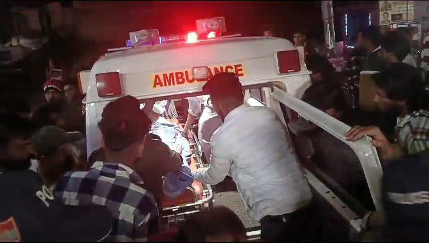 इस गांव में दो पक्षों में हिंसक झड़प, फायरिंग में एक की मौत दो गंभीर घायल
