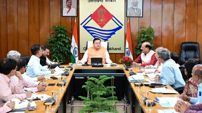 मुख्यमंत्री ने ऊर्जा विभाग और वन विभाग की योजनाओं की समीक्षा की
