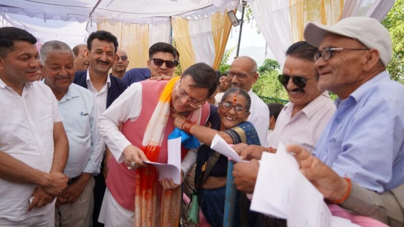 कैंप ऑफिस में मुख्यमंत्री ने आमजन की समस्याओं को सुना, निस्तारण के दिए निर्देश