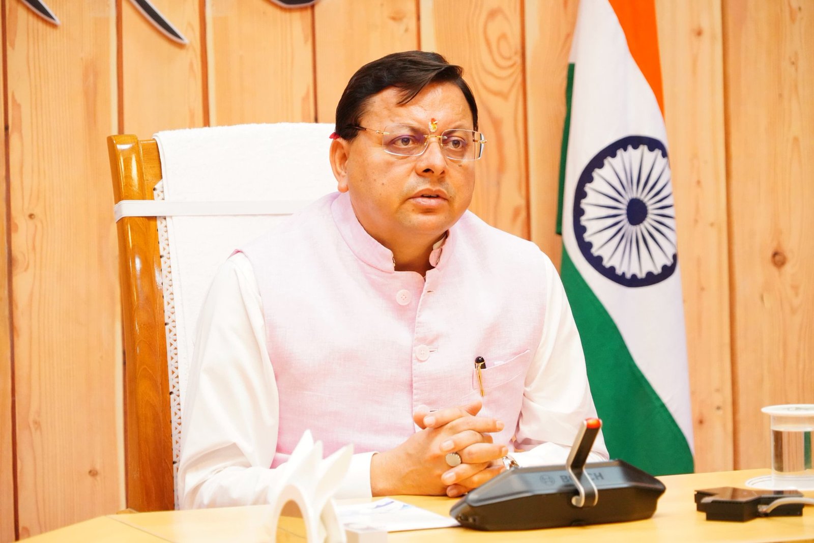 उच्च हिमालय क्षेत्रों के अनुभवी पायलटों को ही मिले हेलीकॉप्टर उड़ाने की अनुमति – सीएम