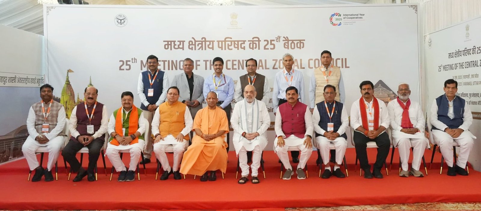 वाराणसी पहुंचे मुख्यमंत्री, मध्य क्षेत्रीय परिषद की मीटिंग में हुए शामिल