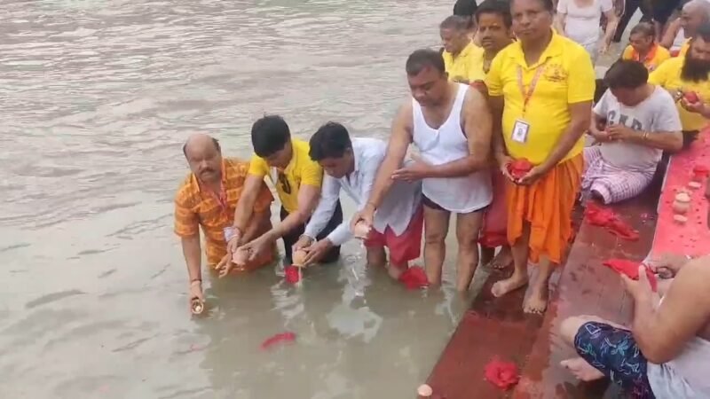 लावारिस मृतकों को मिली मां गंगा की गोद, हरकी पैड़ी पर अस्थियां विसर्जित