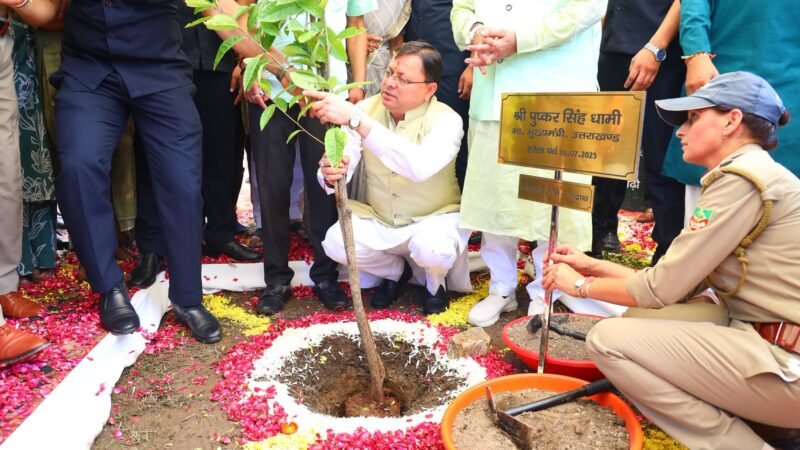 हरेला पर मुख्यमंत्री ने किया पौधारोपण, कहा यह केवल पर्व नहीं उत्तराखंड की संस्कृति