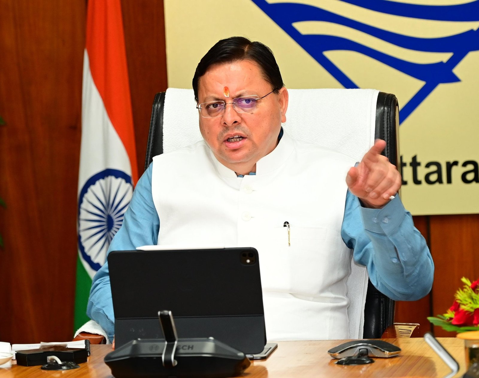 प्रसिद्ध मंदिरों में हो भीड़ प्रबंधन की समुचित व्यवस्था, रास्तों का भी हो चौड़ीकरण – सीएम