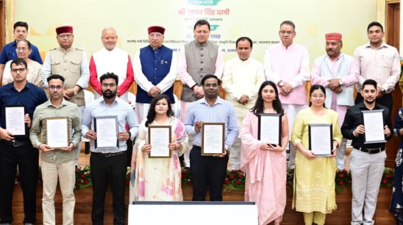 मुख्यमंत्री ने नव नियुक्त चिकित्सा अधिकारियों को नियुक्ति पत्र बांटे