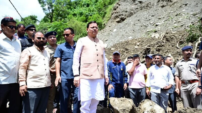 थराली के आपदा प्रभावित क्षेत्र का दौरा करने पहुंचे मुख्यमंत्री, प्रभावित परिवारों से कहा सरकार आपके साथ