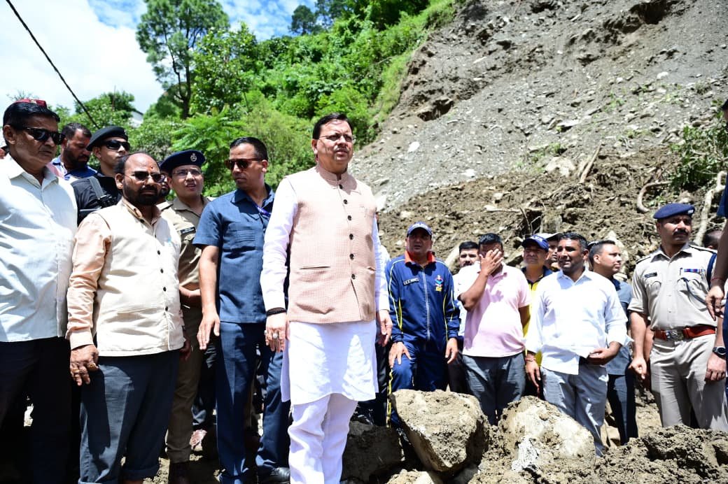 थराली के आपदा प्रभावित क्षेत्र का दौरा करने पहुंचे मुख्यमंत्री, प्रभावित परिवारों से कहा सरकार आपके साथ