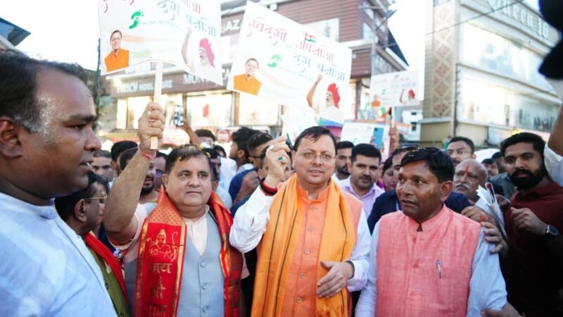 मुख्यमंत्री ने पलटन बाजार में ‘स्वदेशी अपनाओ, राष्ट्र को आगे बढ़ाओ’ अभियान का नेतृत्व किया