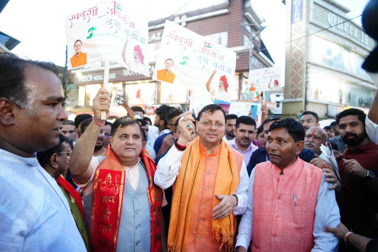 मुख्यमंत्री ने पलटन बाजार में ‘स्वदेशी अपनाओ, राष्ट्र को आगे बढ़ाओ’ अभियान का नेतृत्व किया