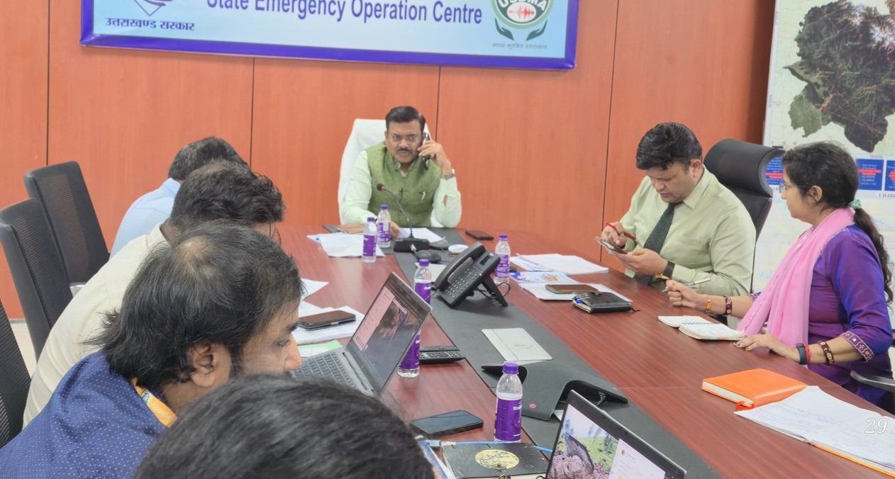 भूस्खलन की सम्भावनाओं को देखते हुए संवेदनशील क्षेत्रों में पहले ही किए जाएं इंतजाम – सीएस