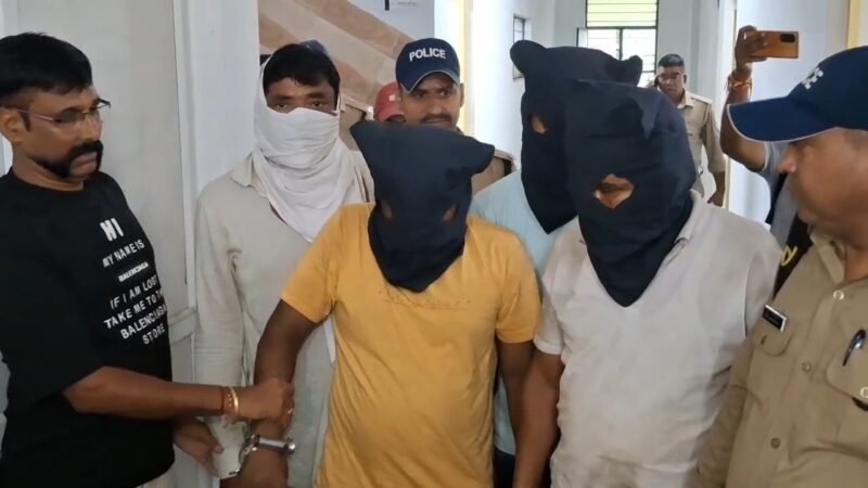 पुलिस ने दबोचे 4 लुटेरे, होटल कारोबारी के घर में घुसकर दिन दहाड़े की थी वारदात