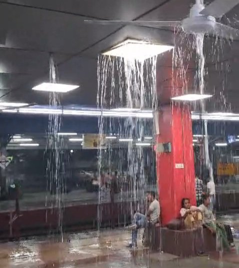 वीडियो: हरिद्वार के रेलवे स्टेशन पर झरने की तरह बहने लगा पानी, जानिए मामला