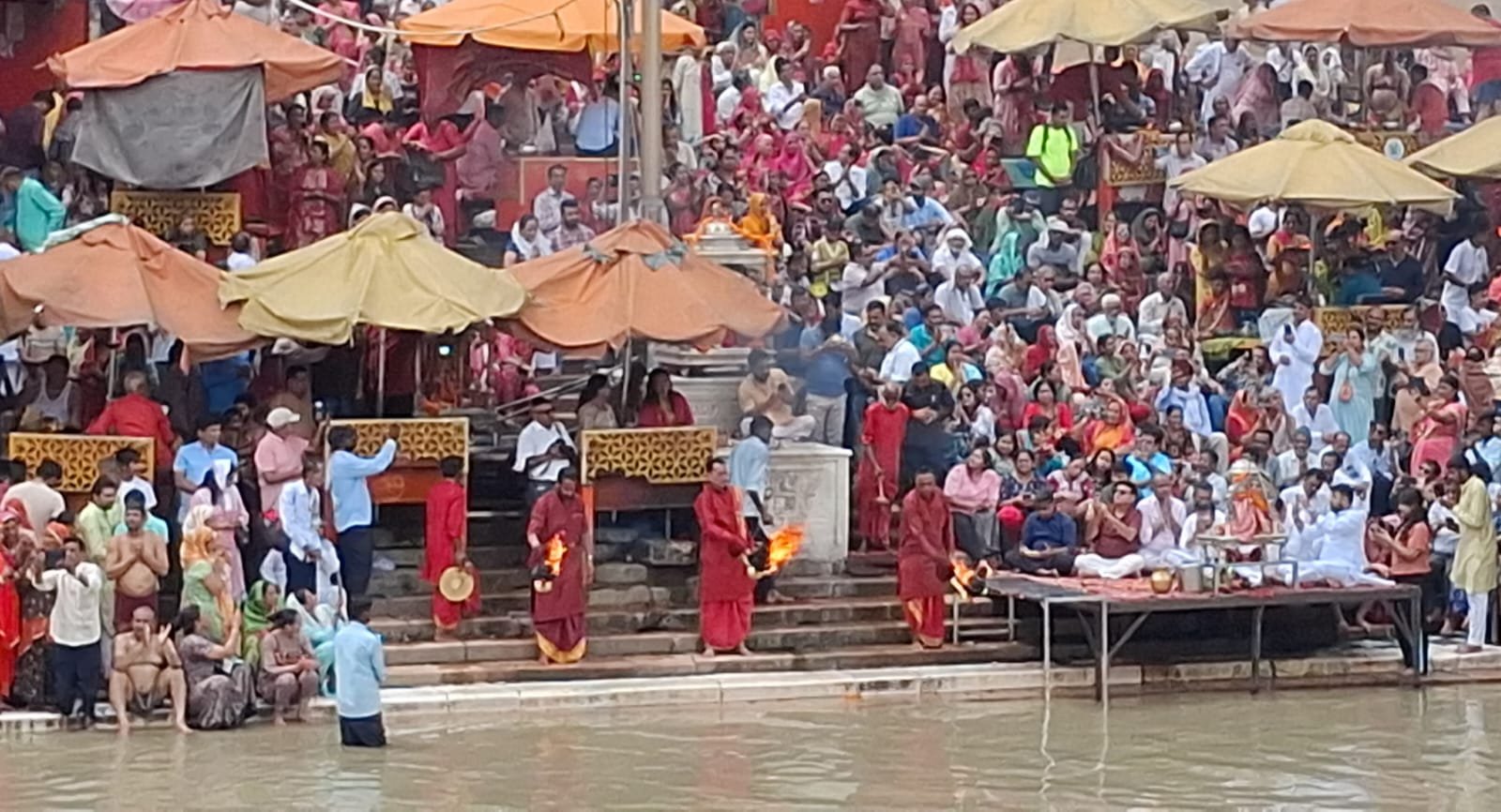 चंद्र ग्रहण का सूतक काल शुरू, हर की पैड़ी की संध्याकालीन आरती दोपहर में संपन्न हुई