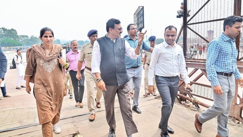 कुंभ मेला तैयारी: मुख्य सचिव आनंद वर्धन ने हरिद्वार पहुंचकर मेला क्षेत्र का किया निरीक्षण, अधिकारियों को दिए निर्देश