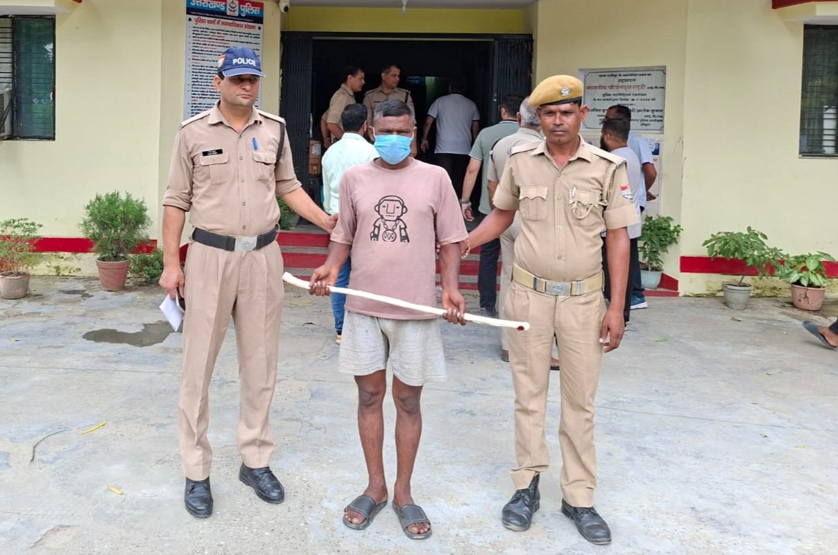 पत्नी की हत्या कर फरार होने वाले आरोपी पति को पुलिस ने गिरफ्तार किया