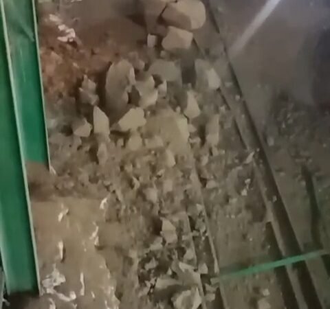 लैंडस्लाइड से गिरा मलबा, तीसरी बाद बाधित हुई रेलवे लाइन