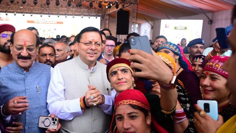 ऋषिकेश पहुंचकर मुख्यमंत्री ने ’’सरस आजीविका मेले’’ का किया उद्घाटन