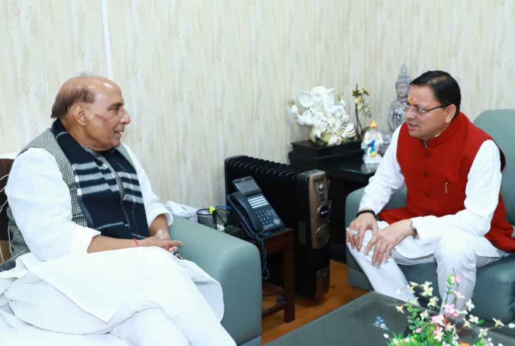 मुख्यमंत्री ने नई दिल्ली में केंद्रीय रक्षा मंत्री से की मुलाकात, IAFA को लेकर की ये मांग