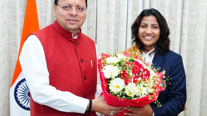 क्रिकेटर स्नेह राणा ने मुख्यमंत्री से की मुलाकात, सीएम ने बताया देश और राज्य के लिए गौरव