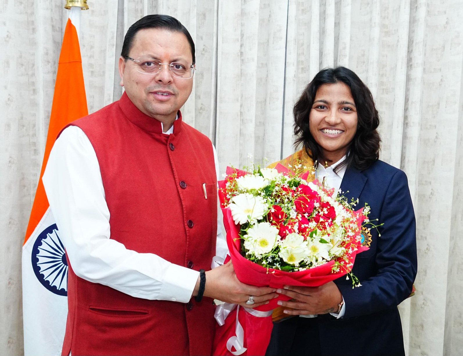 क्रिकेटर स्नेह राणा ने मुख्यमंत्री से की मुलाकात, सीएम ने बताया देश और राज्य के लिए गौरव